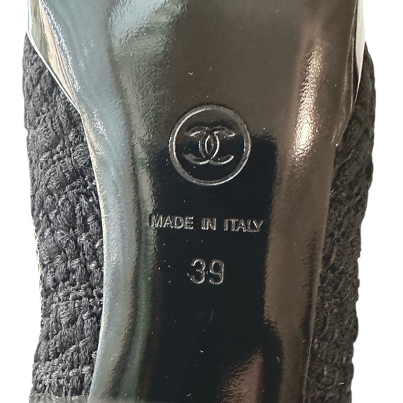 SOLD Chanel Interlocking CC Logo Pumps - Picture 8 of 9